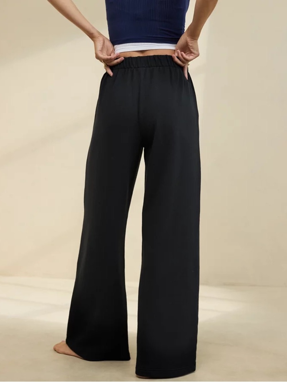 NWT Aerie New Heights Fleece Trouser in Black Size Medium Regular - Picture 3 of 13